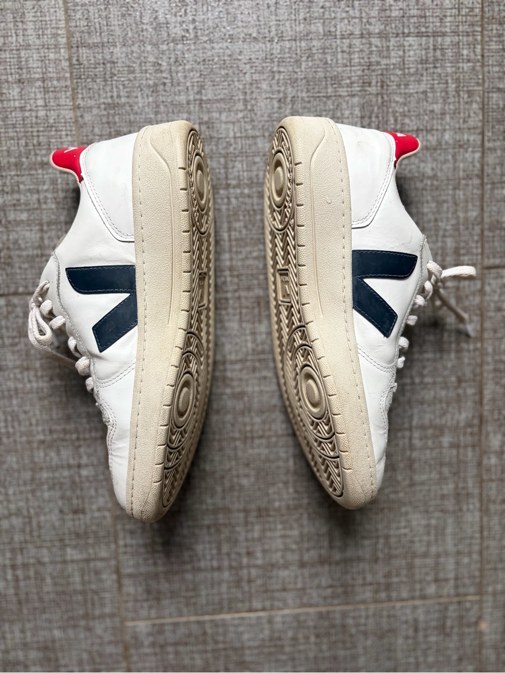 Veja V-10 Women’s Leather Sneakers size 41 (US 10) in White with Navy V
